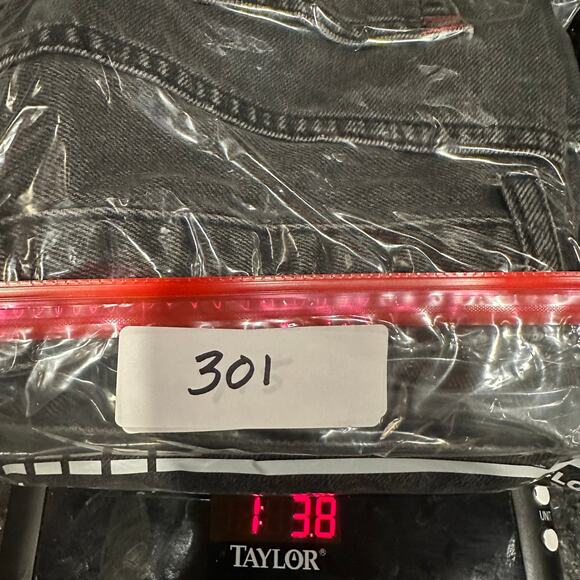 BDG Jeans Women Size 26 *27x28.5 Mom Fit 90s Faded Black Denim High Waist Casual - Picture 13 of 13